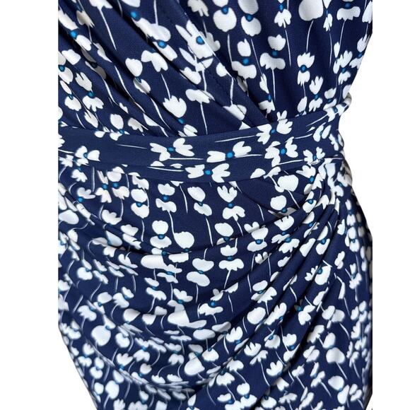 Lark & Ro Floral Print Wrap Dress in Blue and White Size Medium - Picture 4 of 7